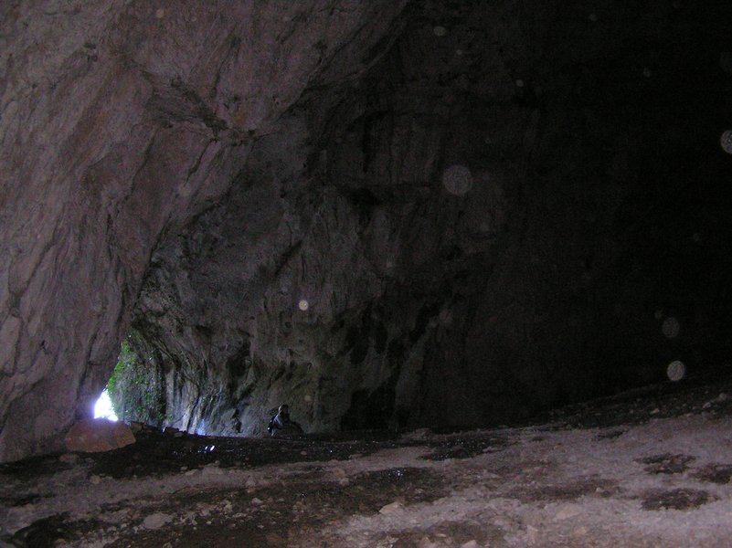 caves at ussat